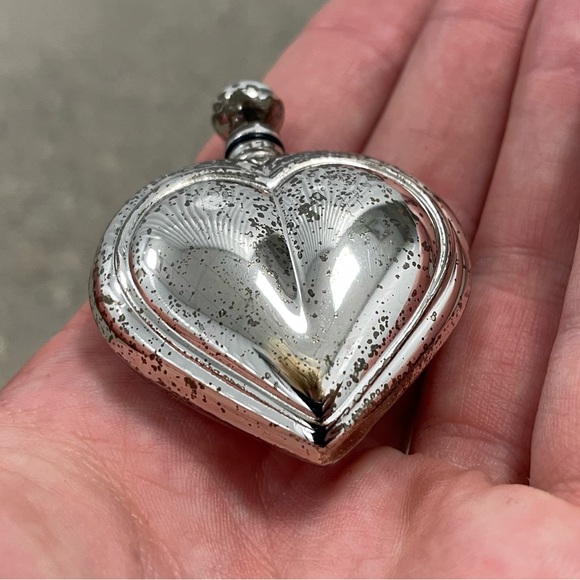 Vintage Silver-tone Heart Shaving Perfume Decanter W/ dabber & carrying bag - Picture 5 of 10